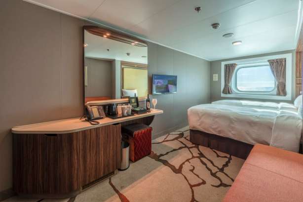 Oceanview Stateroom (ห้องมีหน้าต่าง)