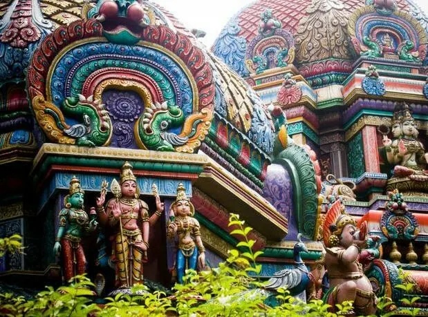 วัดพระศรีมหาอุมาเทวี หรือ วัดแขก ย่านสีลม
