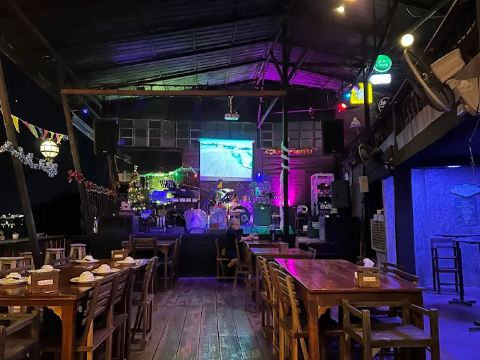 4. ร้านอาหารเดอะริเวอร์ไซด์ The Riverside Restaurant Lampang