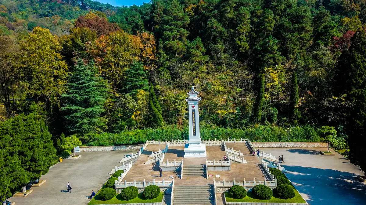 สวนสาธารณะเฉียนหลิงซาน (Qianling Mountain Park) ชมวิวเมืองและฝูงลิงเจ้าถิ่น&nbsp;