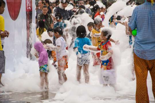 เล่นสงกรานต์อย่างไรให้ปลอดภัยและไม่เสี่ยงโดนปรับ
