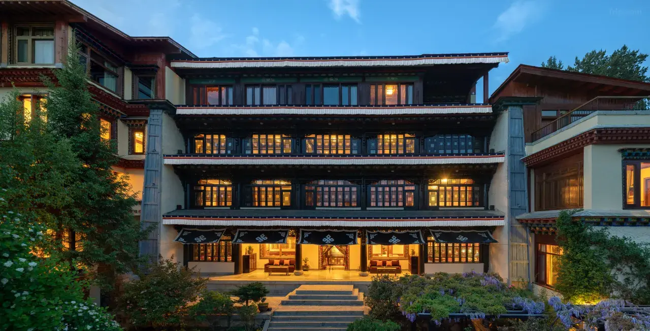 ซองซัม ลวีกู ลอดจ์ (แชงกรีล่า) ย่านวัดซงจ้านหลิน