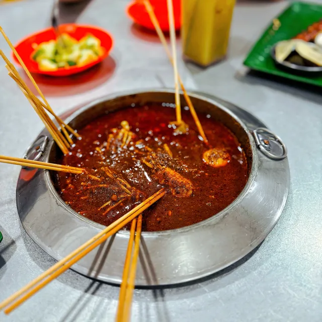 Hot boiling sauce for the satay celup