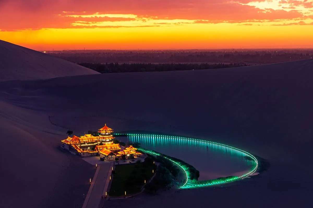 ทะเลสาบพระจันทร์เสี้ยว