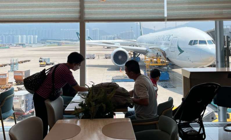 บรรยากาศของเลานจ์สนามบินฮ่องกง