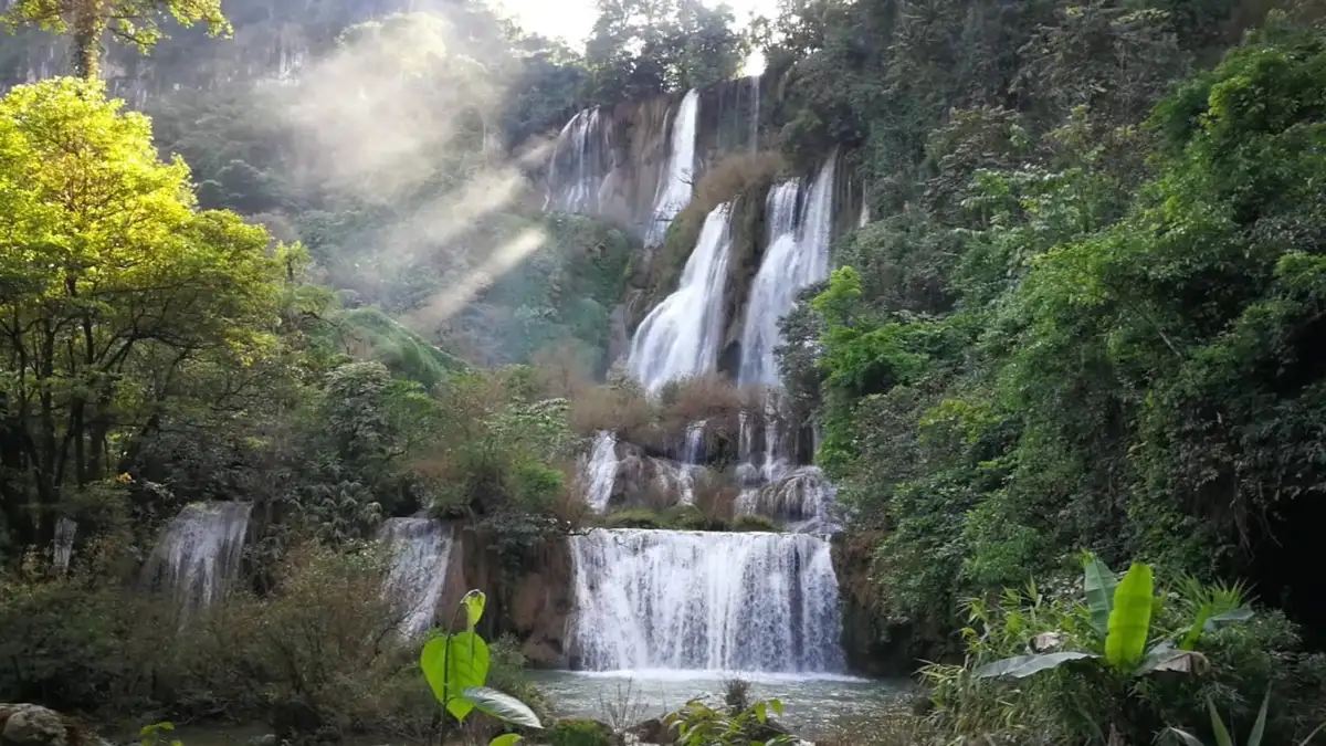 11. น้ำตกทีลอซู ตาก