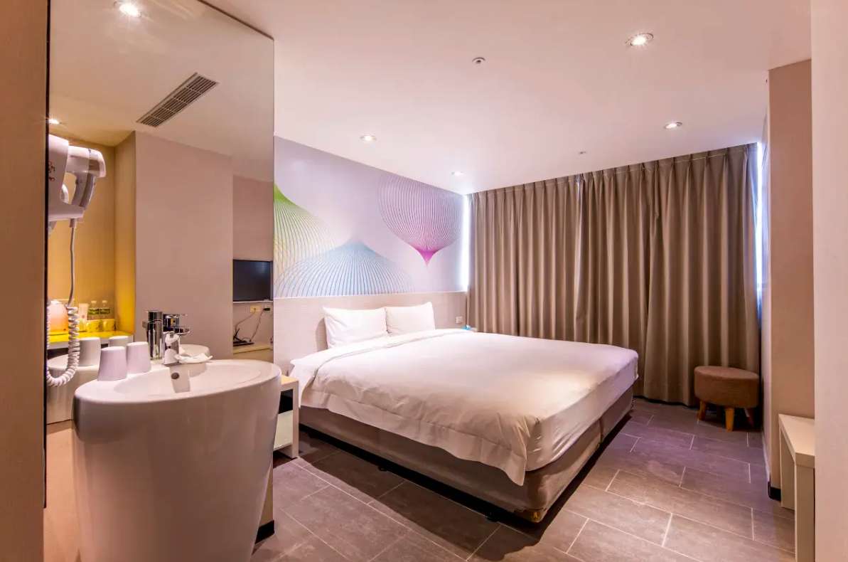 โรงแรมโฮลซัม (Hotel Holsum)