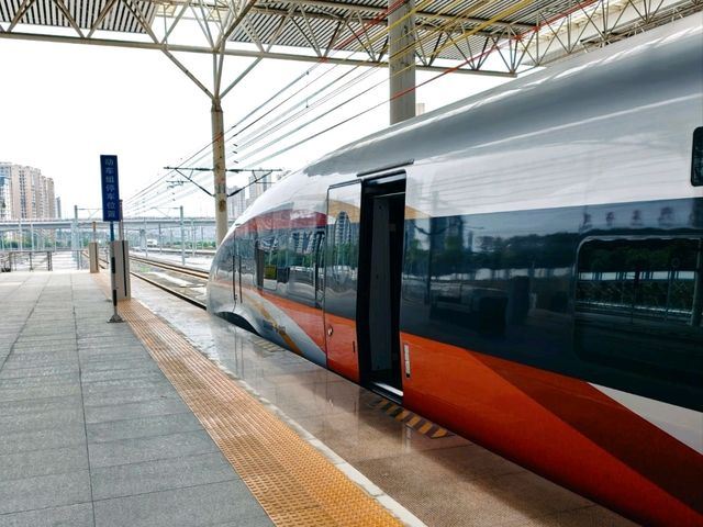 เดินทางด้วยรถไฟความเร็วสูง (High-Speed Railway)