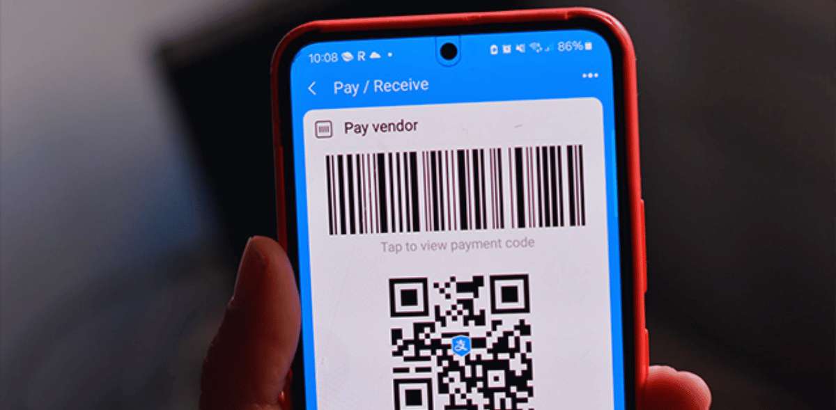 Alipay-QR-Code auf dem Smartphone für digitale Zahlungen in Geschäften