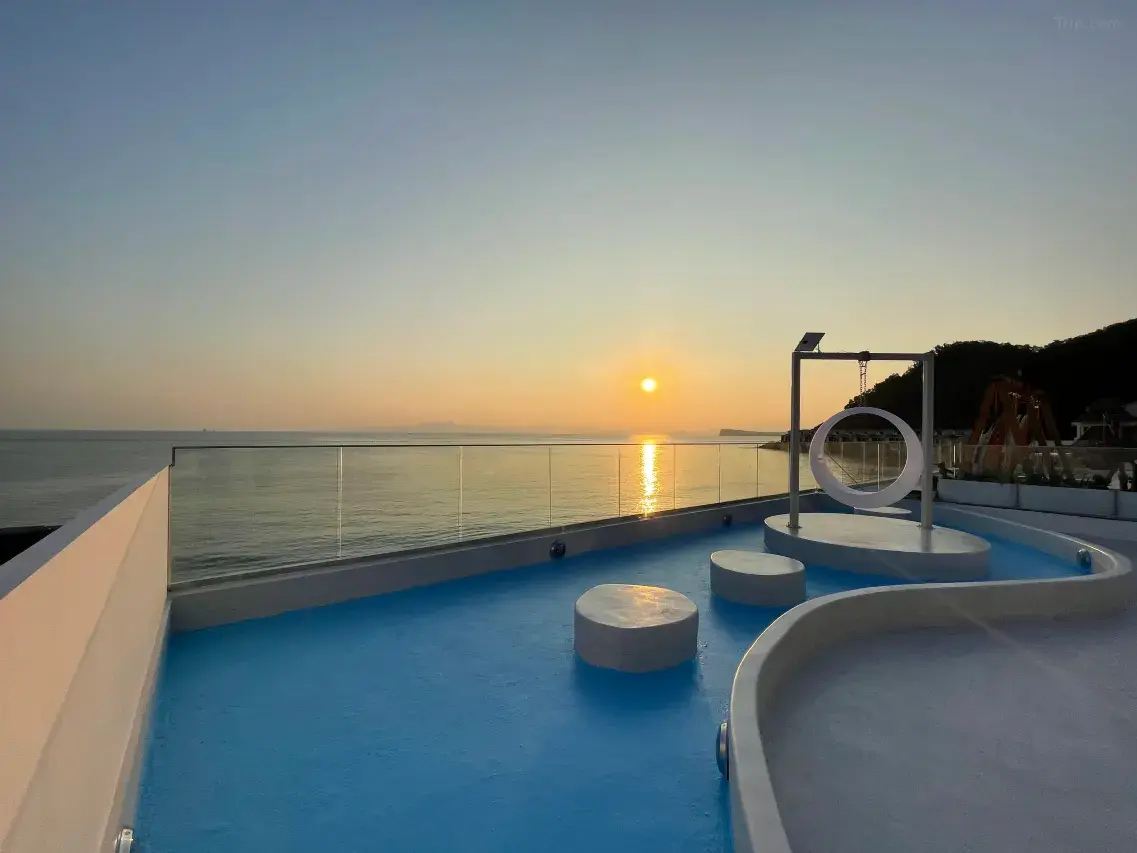 空與海美宿泳池