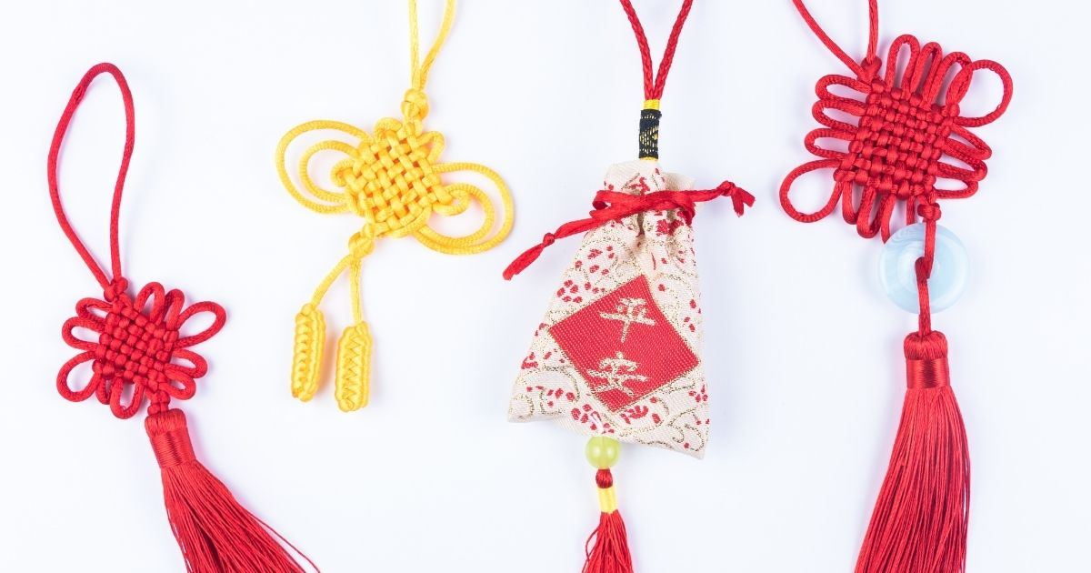 Nudos de la suerte chinos de color rojo, un recuerdo tradicional para comprar en Shenzhen