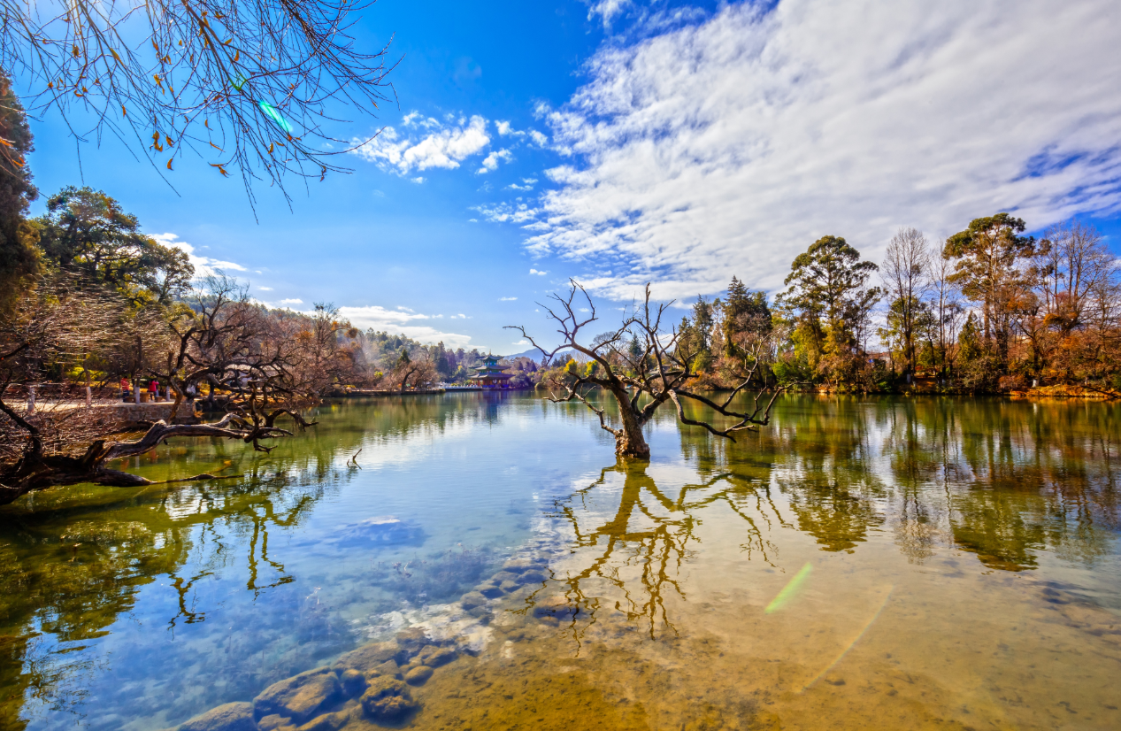 สระมังกรดำ 