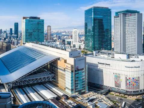 สถานีรถไฟโอซาก้าและย่านอุเมดะ (Umeda)