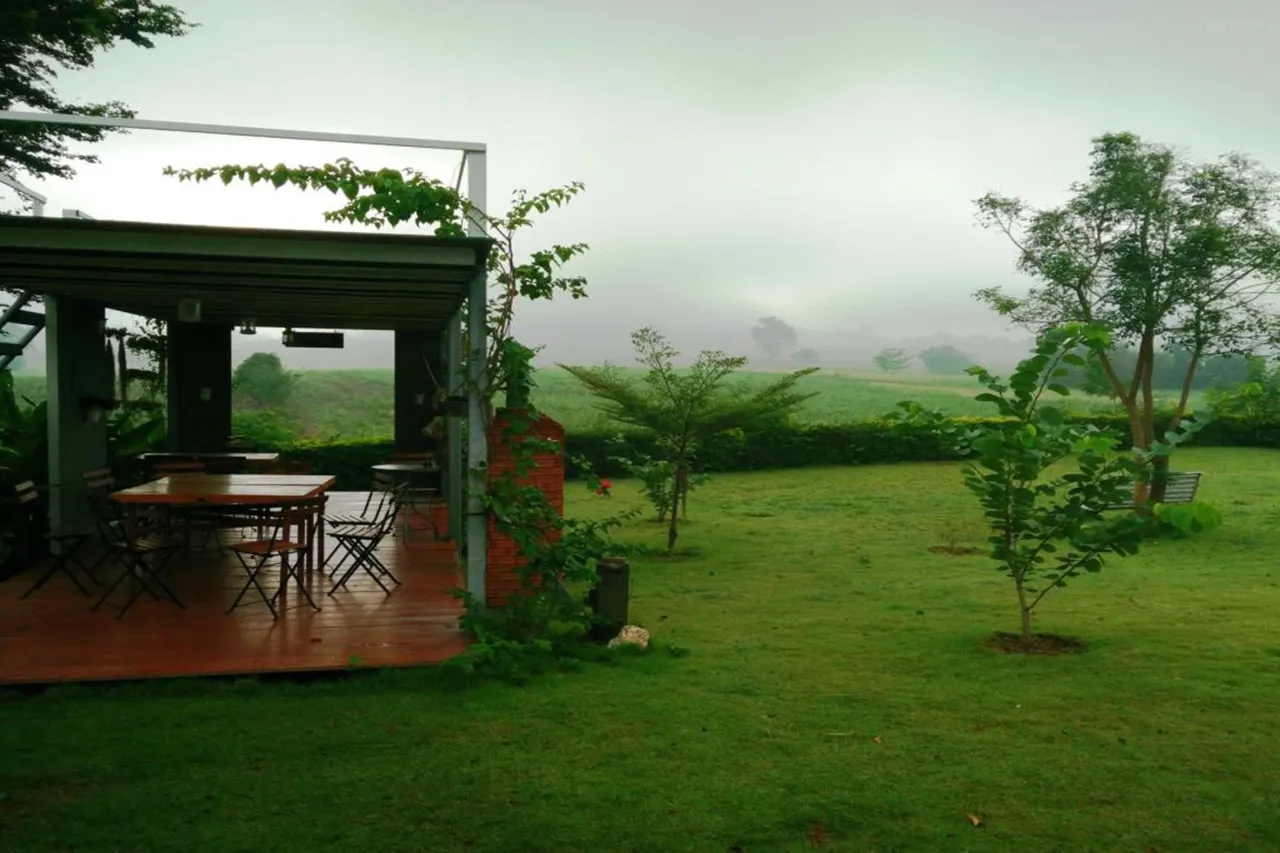 เลส คอลลิเนส รีสอร์ต