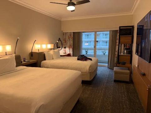 Comfortable hotel room near Orlando International Airport