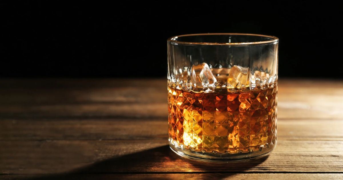 Vaso de whisky taiwanés Kavalan