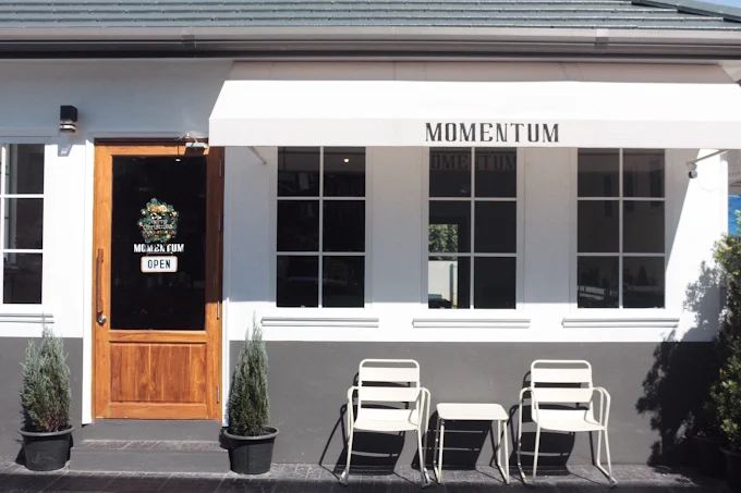 24. Momentum Café