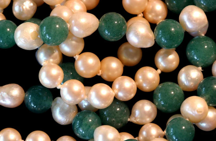 เครื่องประดับหยกและไข่มุกน้ำจืด