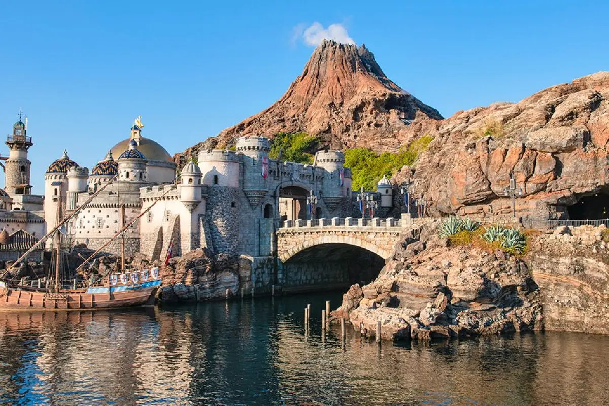 The outside of the castle in tokyo disneysea