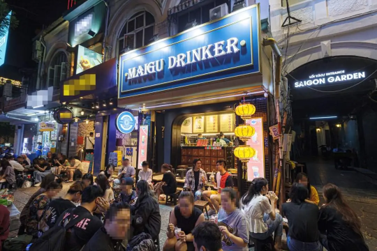 shops at Nguyen Hue Walking Street