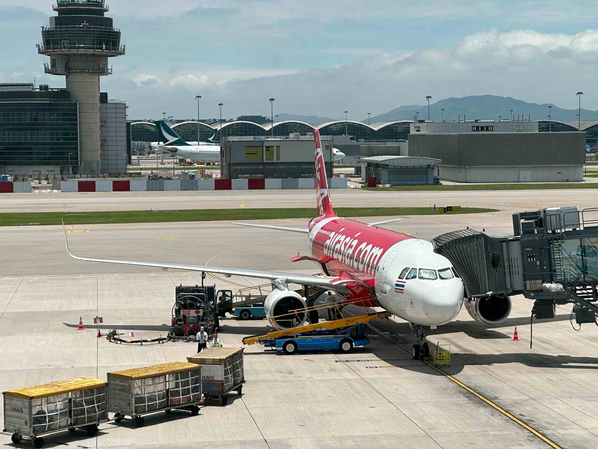 เครื่องบิน AirAsia ในลานสนามบิน