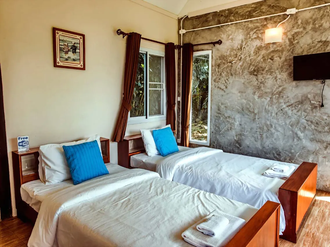 บ้านไร่แทนไท