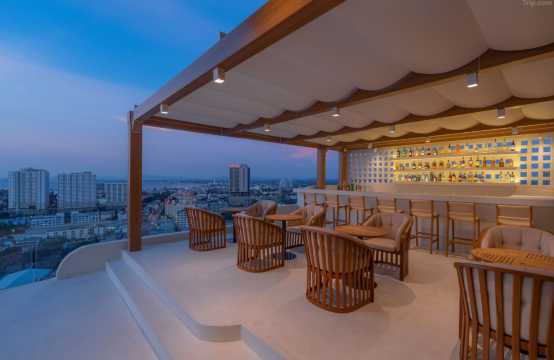 รีวิวโรงแรมอครา พัทยา 2569 ที่พักสุดหรู พร้อมสระว่ายน้ำบนดาดฟ้า | Trip.com