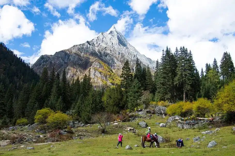 ภูเขาสี่ดรุณี