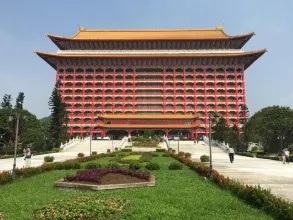 สถาปัตยกรรมอาคารของ The Grand Hotel