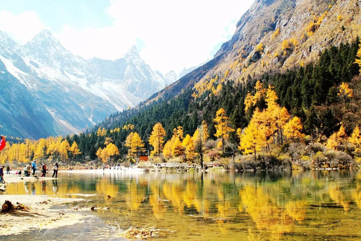 เดินทางจากเฉิงตูไปอุทยานสี่ดรุณี