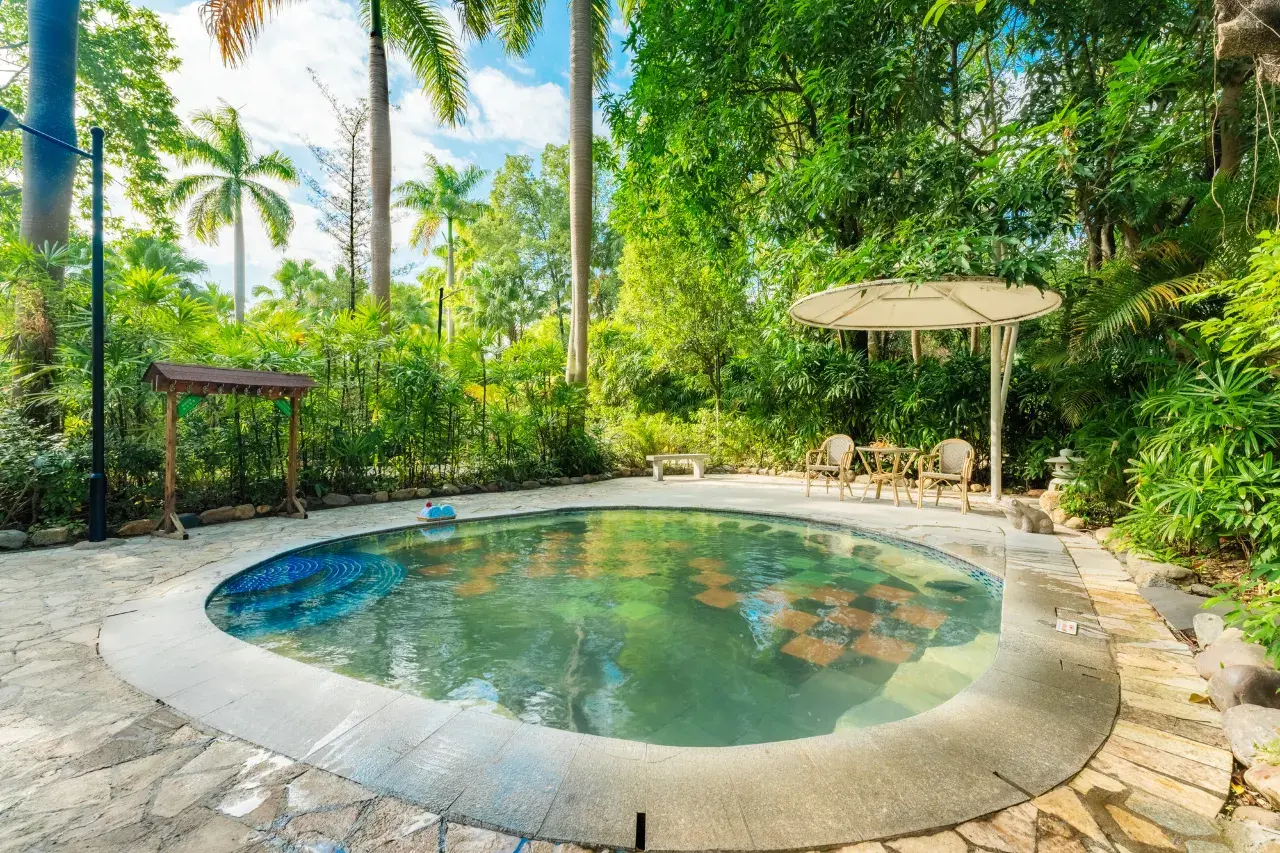 清遠溫泉, 清遠佛岡聚龍灣天然溫泉度假村