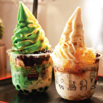 Sweet drinks and icecream from Mokti's cafe