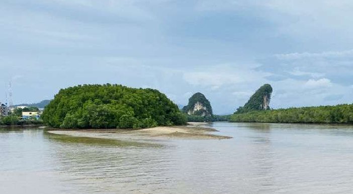 เขาขนาบน้ำ