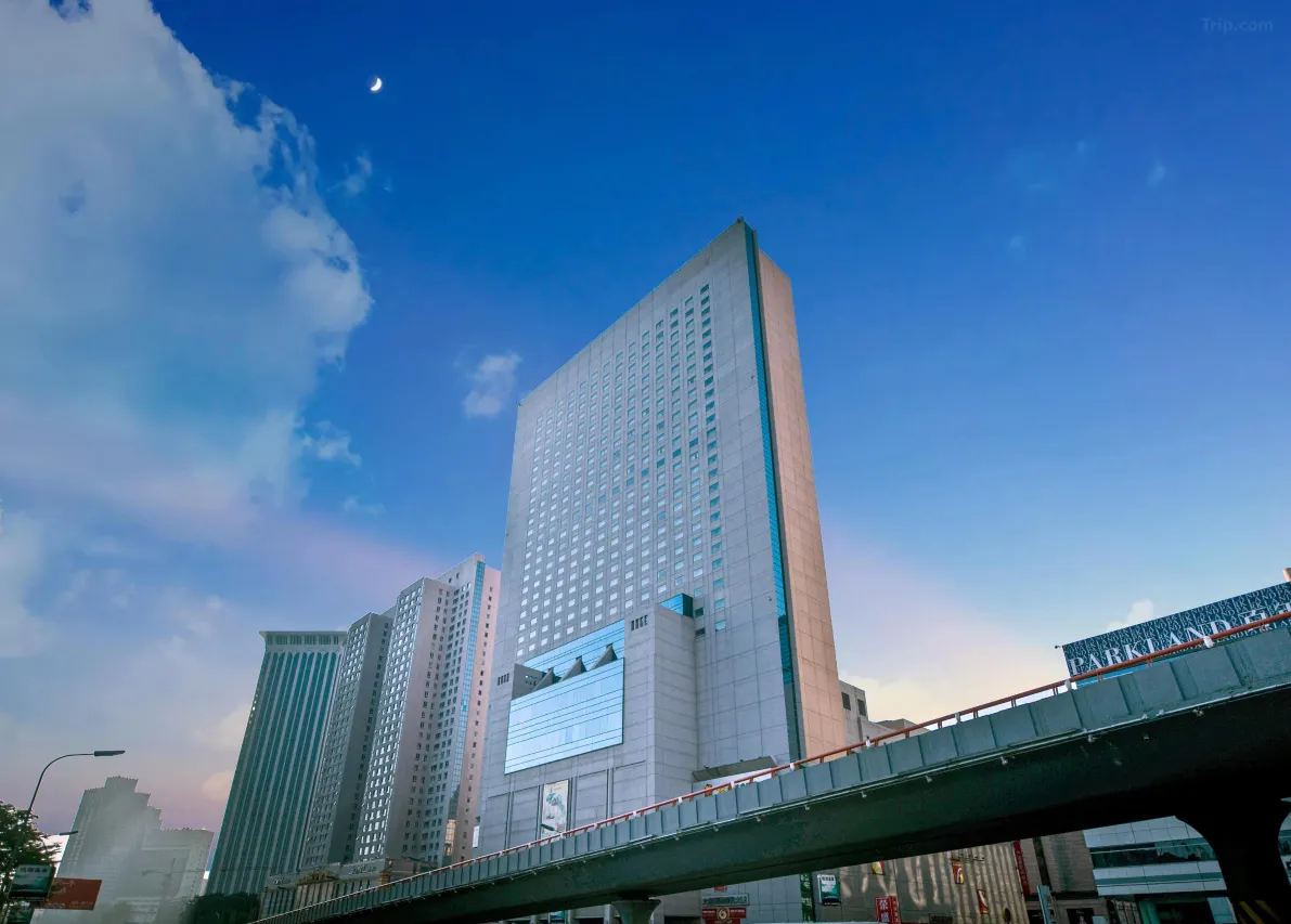 ด้านหน้าโรงแรม Ruishi Hotel (Swish-Hotel) Dalian