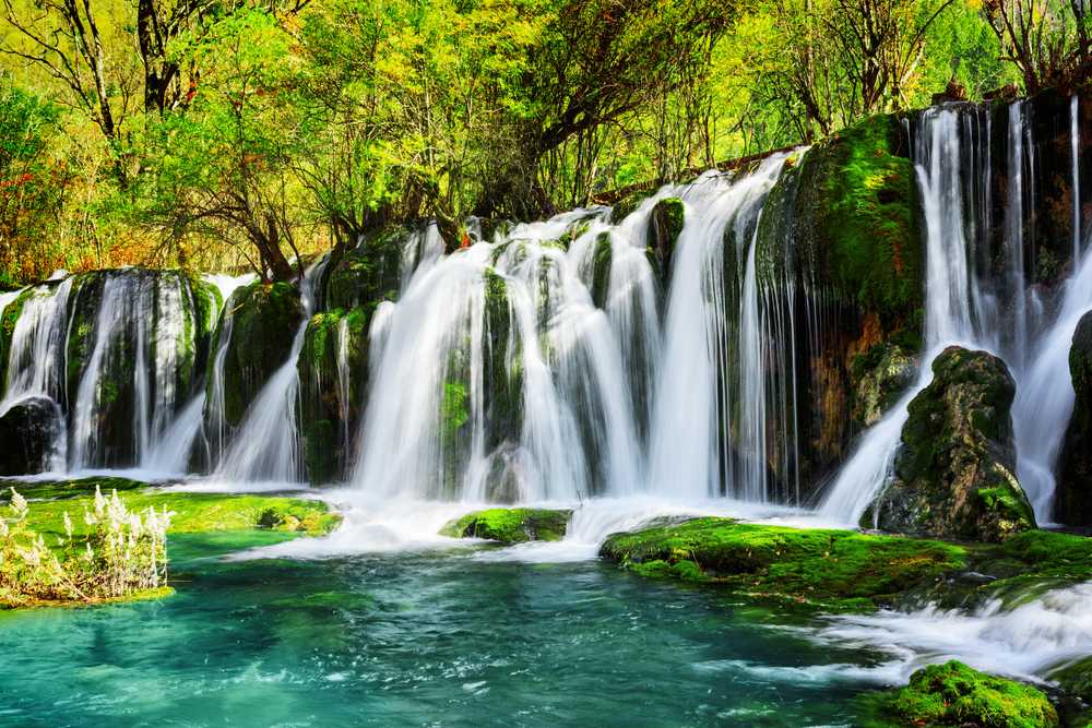 ความสวยงามของน้ำตกในจิ่วจ้ายโกว