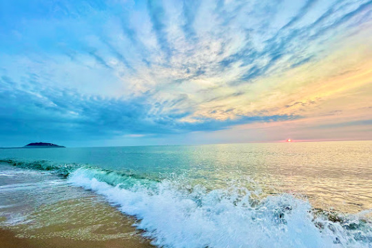 หาดบ้านกรูด