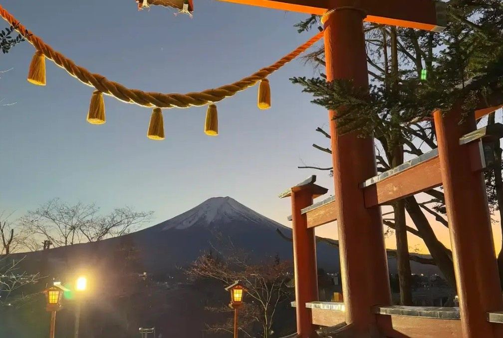 Chureito Pagoda overlooking Mount Fuji during golden hour
