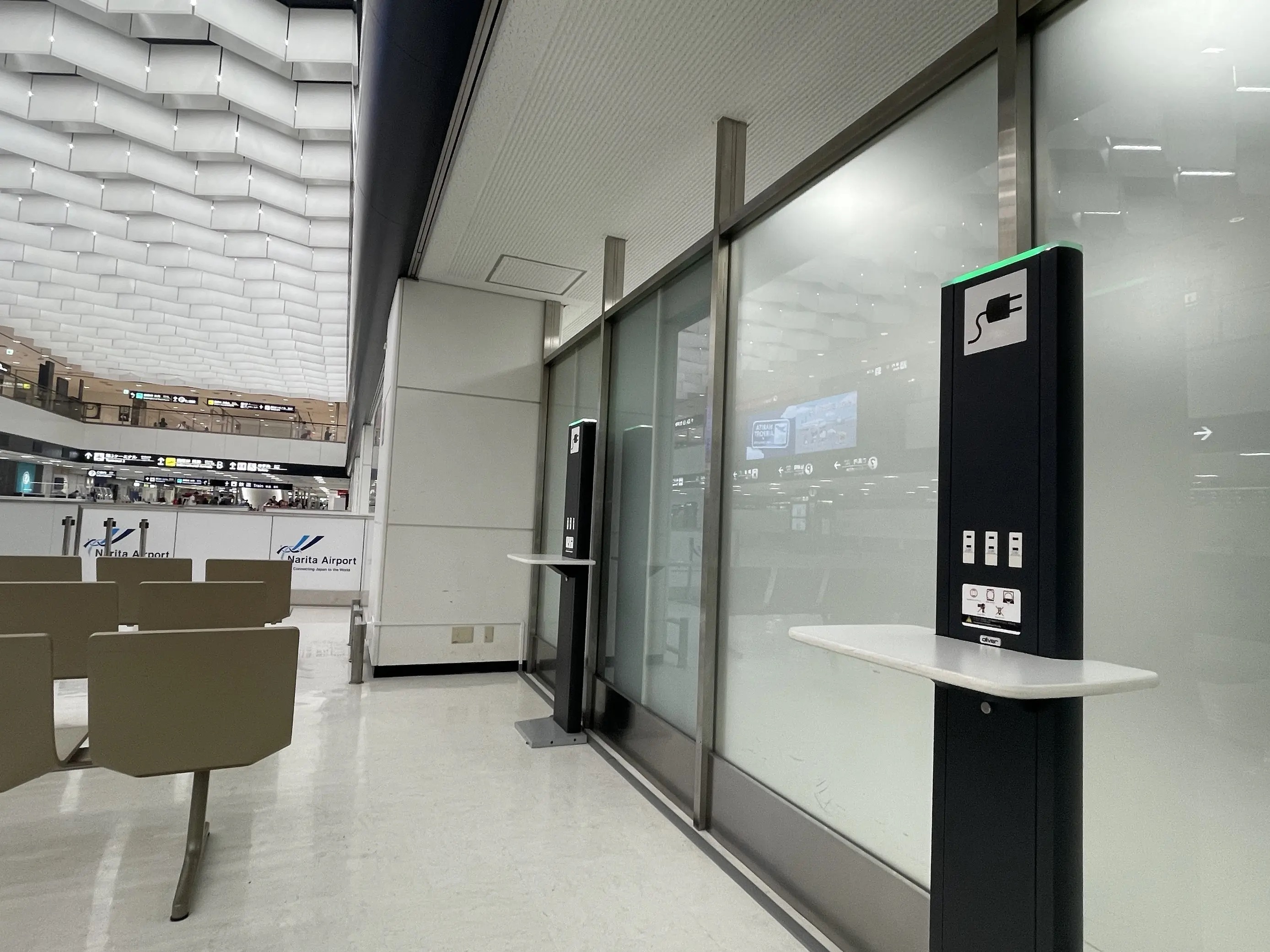 成田機場休息設施 #1 免費 Wi-Fi & 電源插座