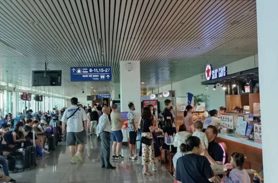 สนามบินโฮจิมินห์ (เตินเซินเญิ้ต)