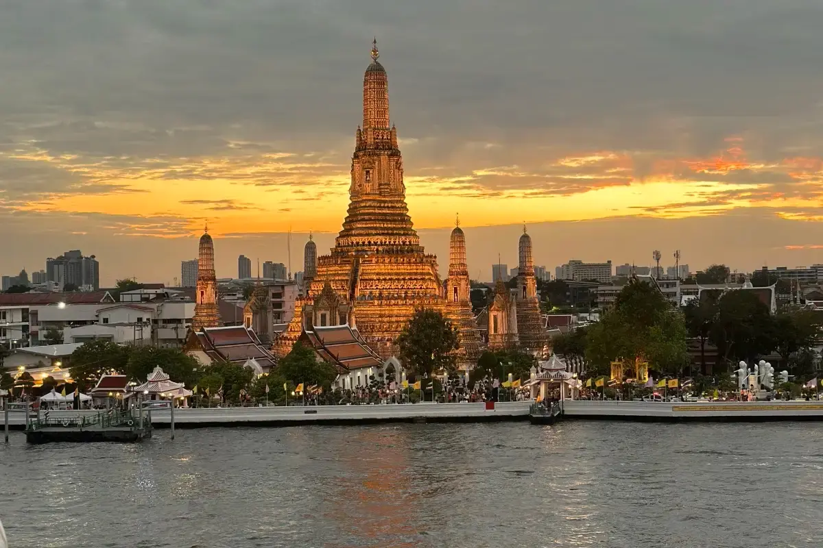 Wat Arun overview