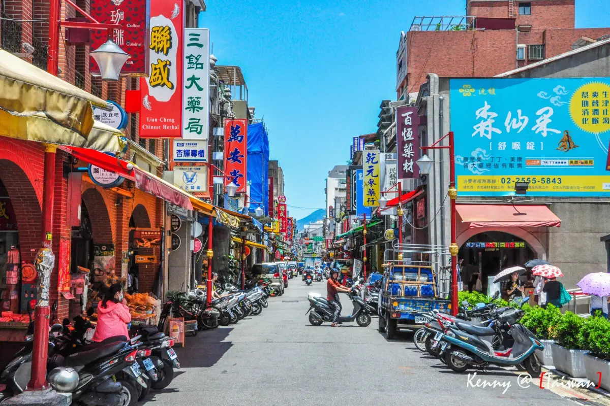 scene at Dihua Street