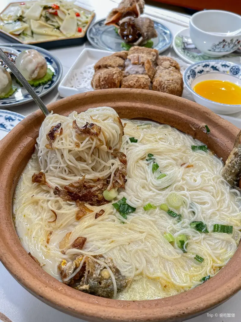 บะหมี่ต้มกับปลาหวงฮวา หรือปลาเหลือง