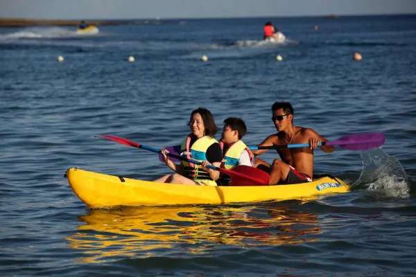 墾丁凱撒大飯店水上活動 親子海洋獨木舟、SUP 立槳、浮潛、衝浪趴板、帆船體驗