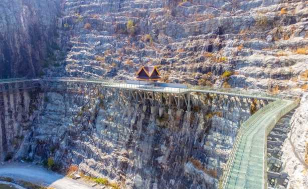 สกายวอล์ควัดเขาทำเทียม