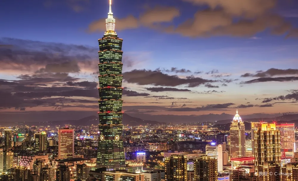 taipei 101 at dusk