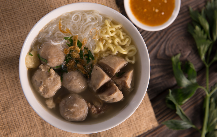 A bowl of delicious bakso