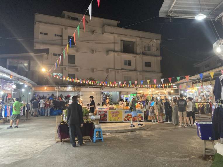 กาดหน้ามอ (เปิดทุกวัน) 