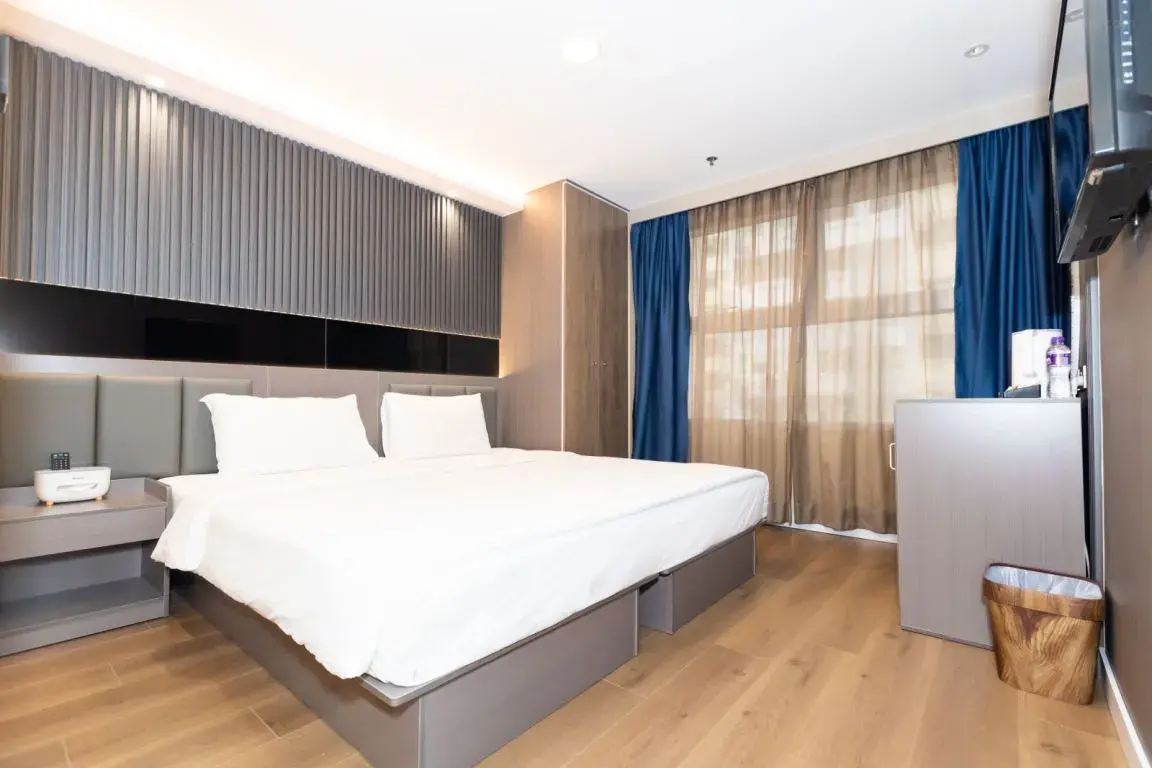 香港軒尼斯酒店房間