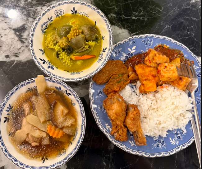 อาหารในเลานจ์สนามบินภูเก็ต