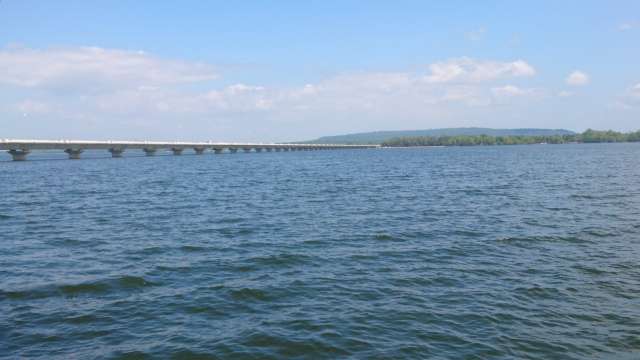 เดินชมวิวแม่น้ำเขื่อนลำปาว